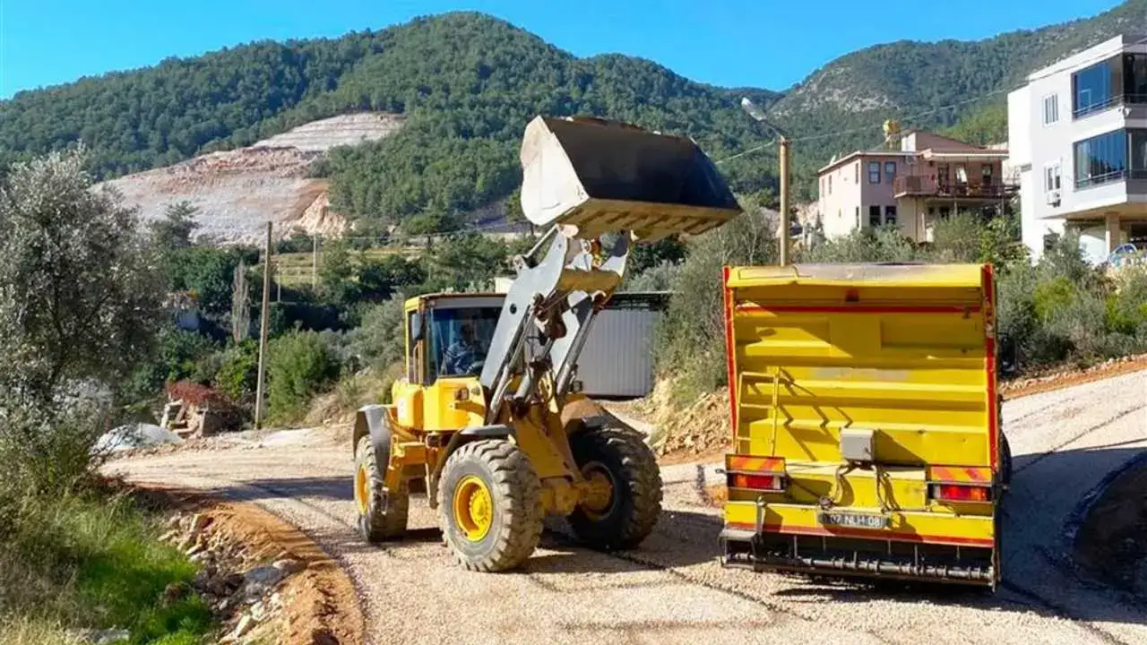 Alanya’da Yollara Konfor Dokunuşu: 3 Mahallede Eş Zamanlı Çalışma! 5